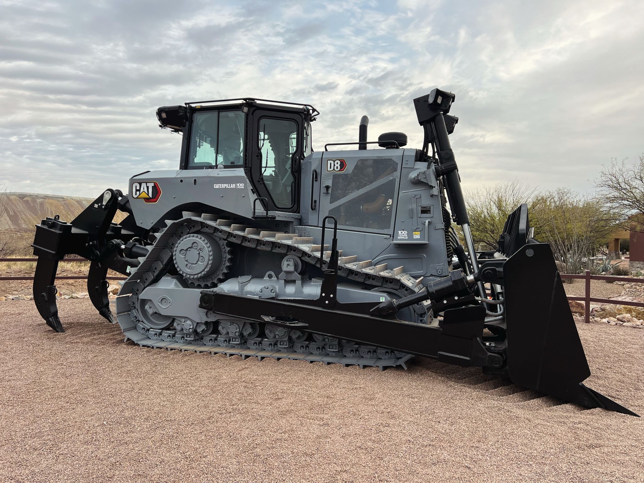 CATERPILLAR D11R 100周年記念モデル CATERPILLAR D11R 100周年記念モデル Amazon.com: CAT Caterpillar