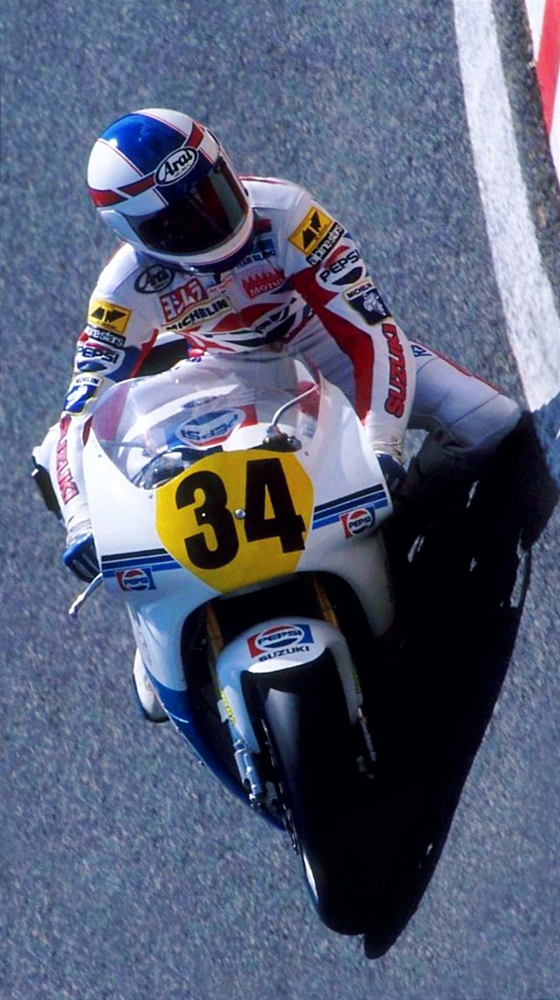Kevin Schwantz rides Suzuki RG500 Gamma to 2nd place at 1986 TT-F1