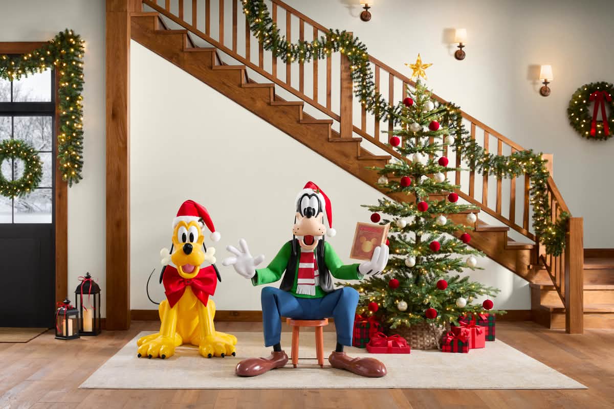 2022 Costco Exclusive Disney Animated Holiday House, new in box