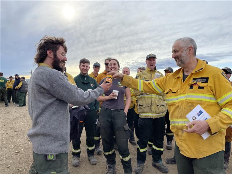 National - A team of eight South Australian firefighters from both CFS ...