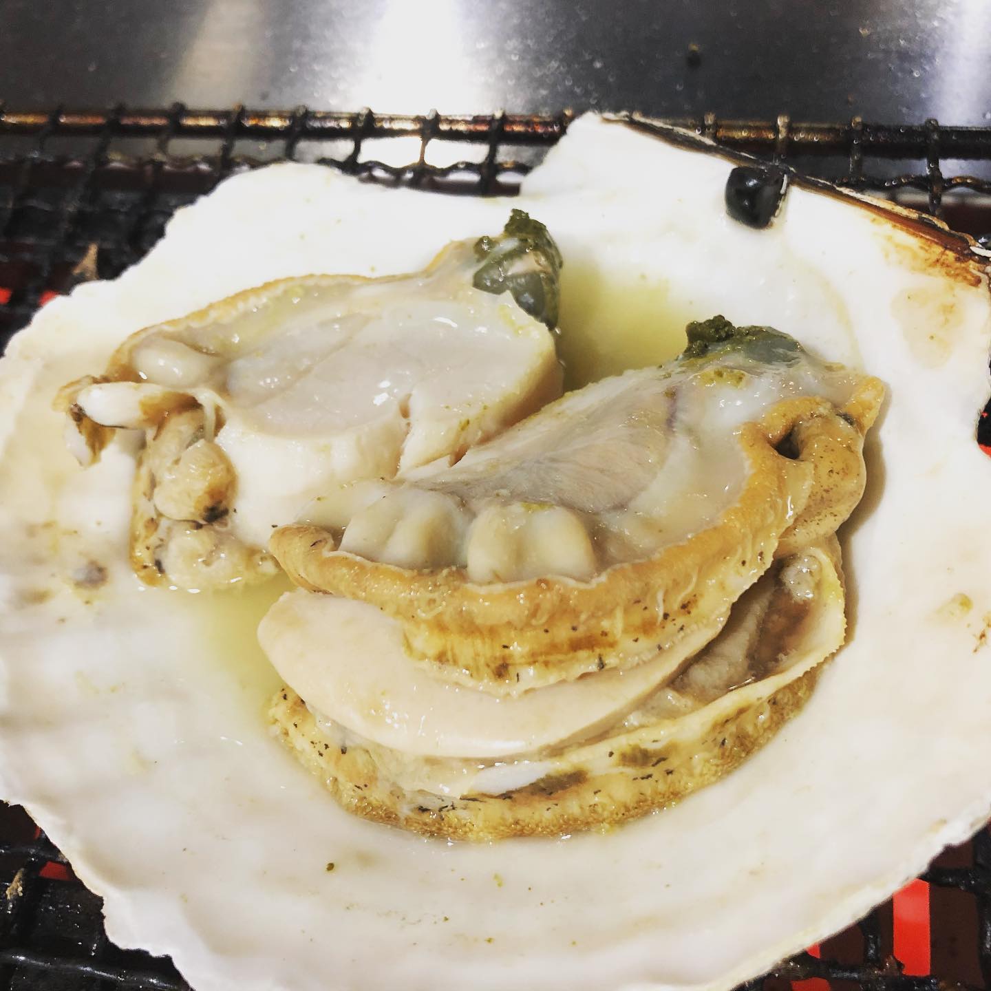 まるてる食堂 本日のおすすめ 超特大 ホタテバター醤油 680 おっきいホタテはお酒に抜群に合う スタッフ一押しの一品です テイクアウトもやってます お電話でも予約できます 03 6386 2418 皆さまのご来店心よりお待ちしております まるてる食堂