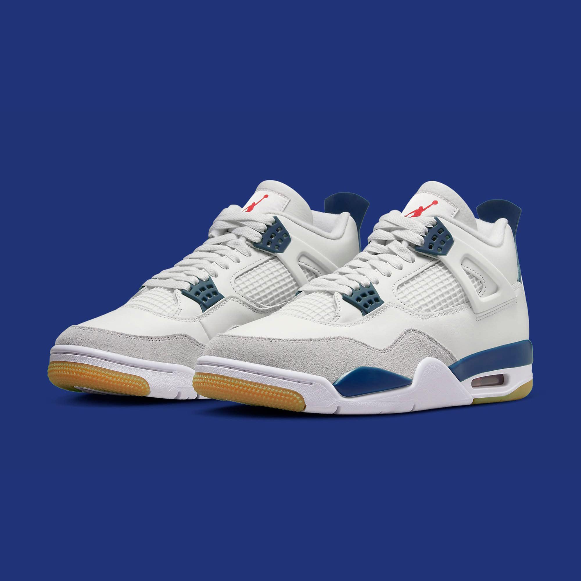 Detailed look at the Nike SB x Air Jordan 4 “White/Navy” set for 