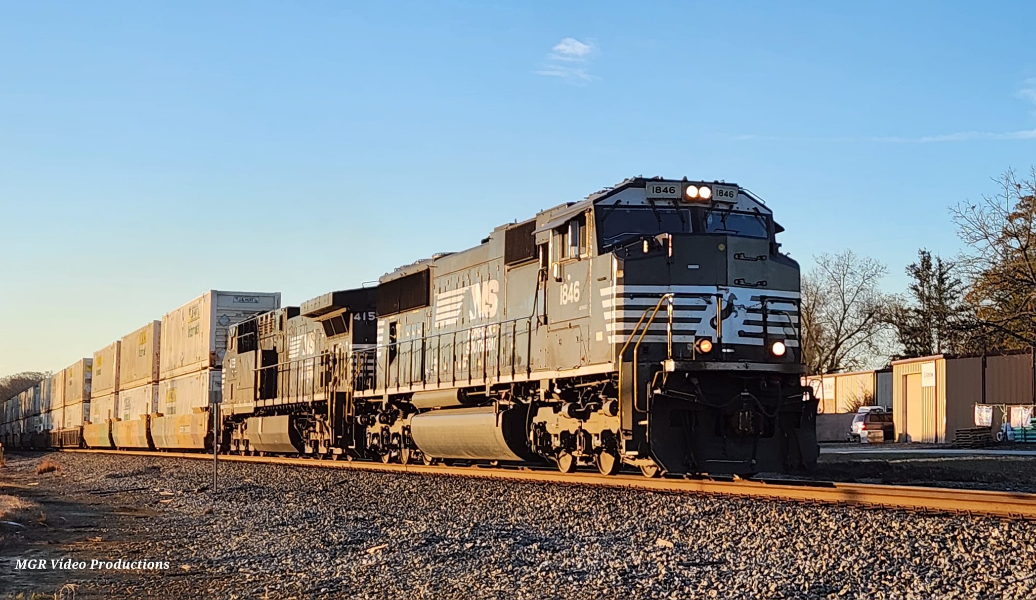 NS southbound intermodal train EMD SD70ACC #1847 leads with