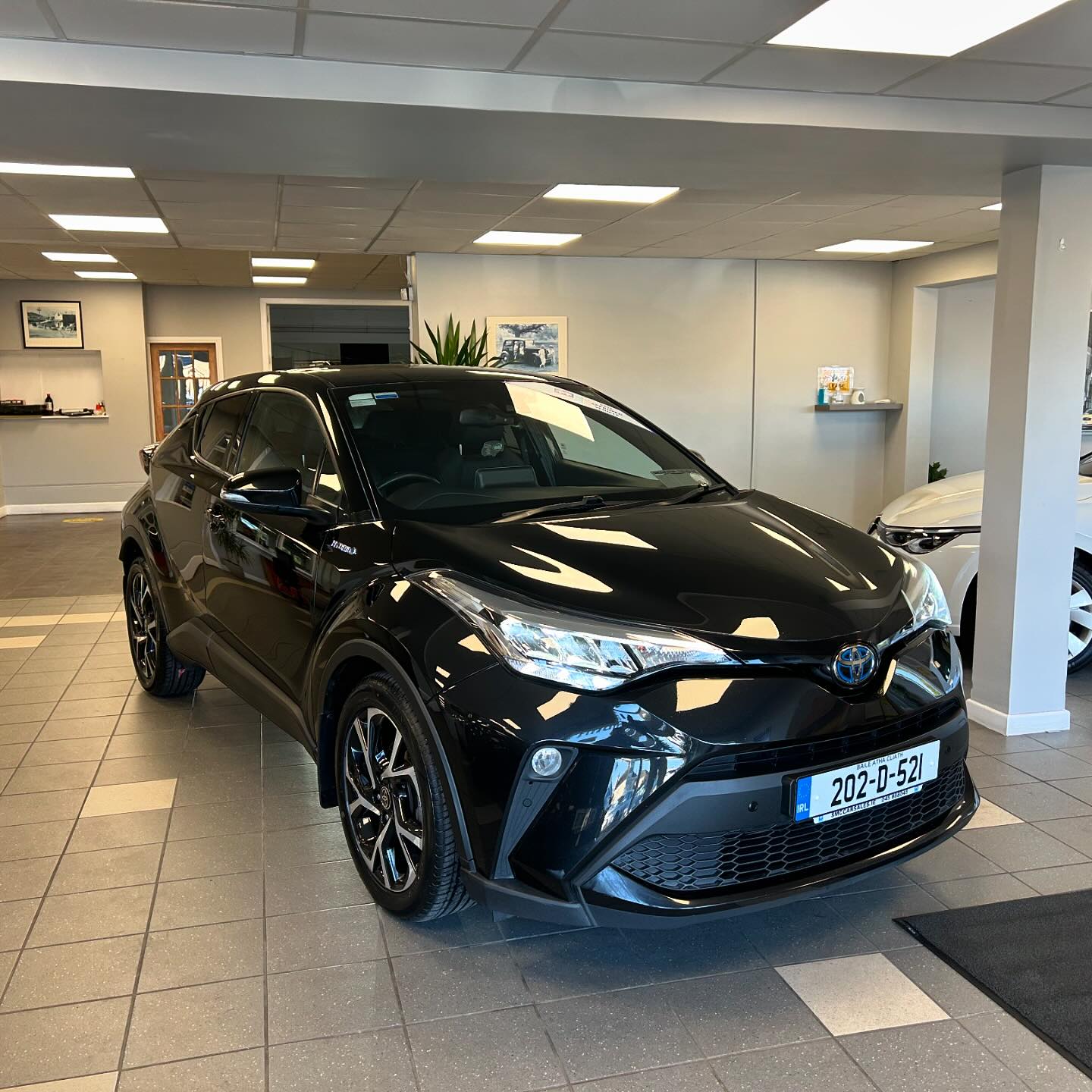 yeat様 202 Toyota chr sport hybrid 100,000 kms €23,950
