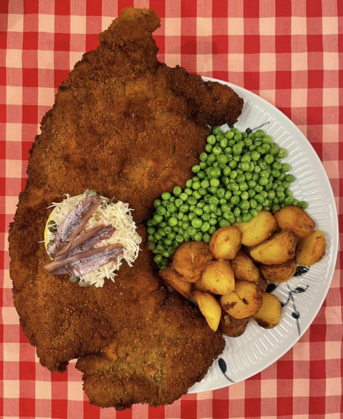 Den deler vandende, men sådan en gammel ost på ristet rugbrød smurt med ...