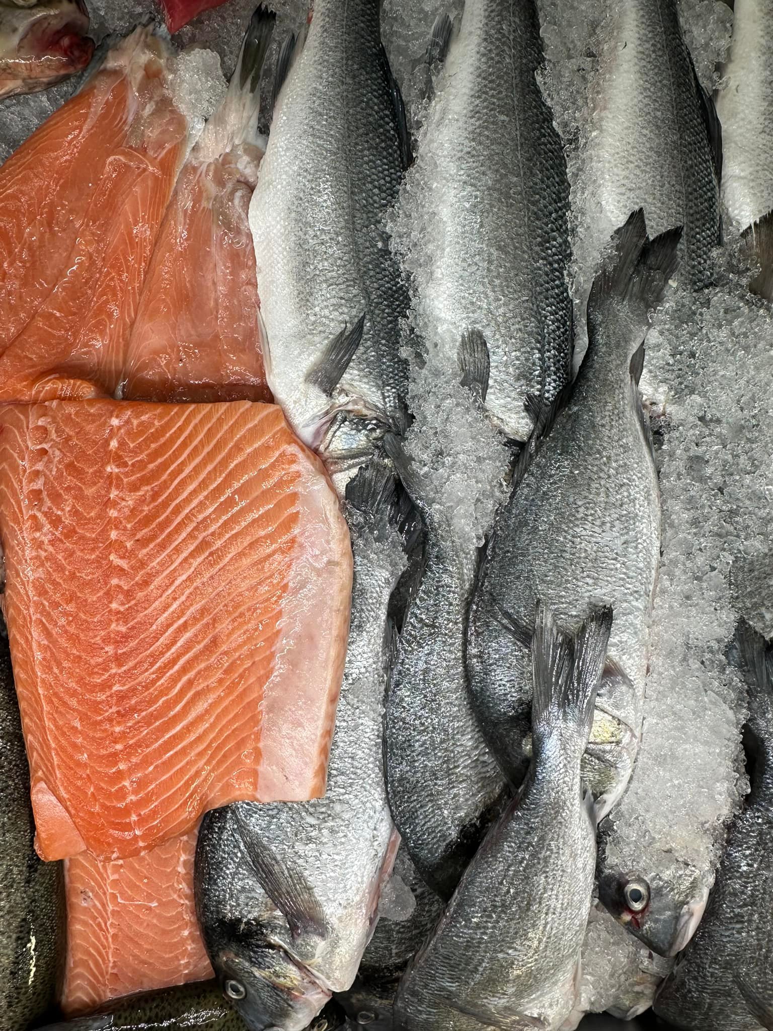 Sveža i pečena riba🐠... - Ribarnica FISH & FOOD Riblja pijaca | Facebook