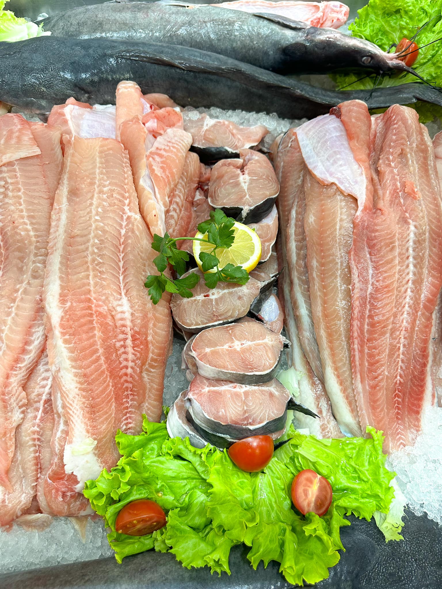 Sveža i pečena riba🐠... - Ribarnica FISH & FOOD Riblja pijaca | Facebook