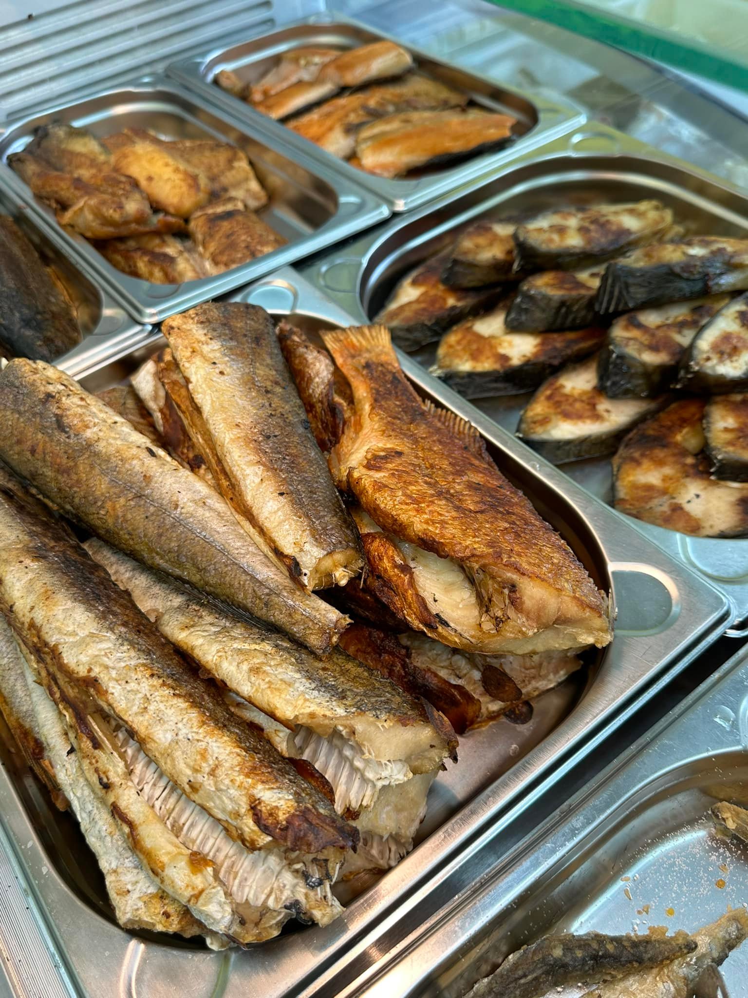 Sveža i pečena riba🐠... - Ribarnica FISH & FOOD Riblja pijaca | Facebook