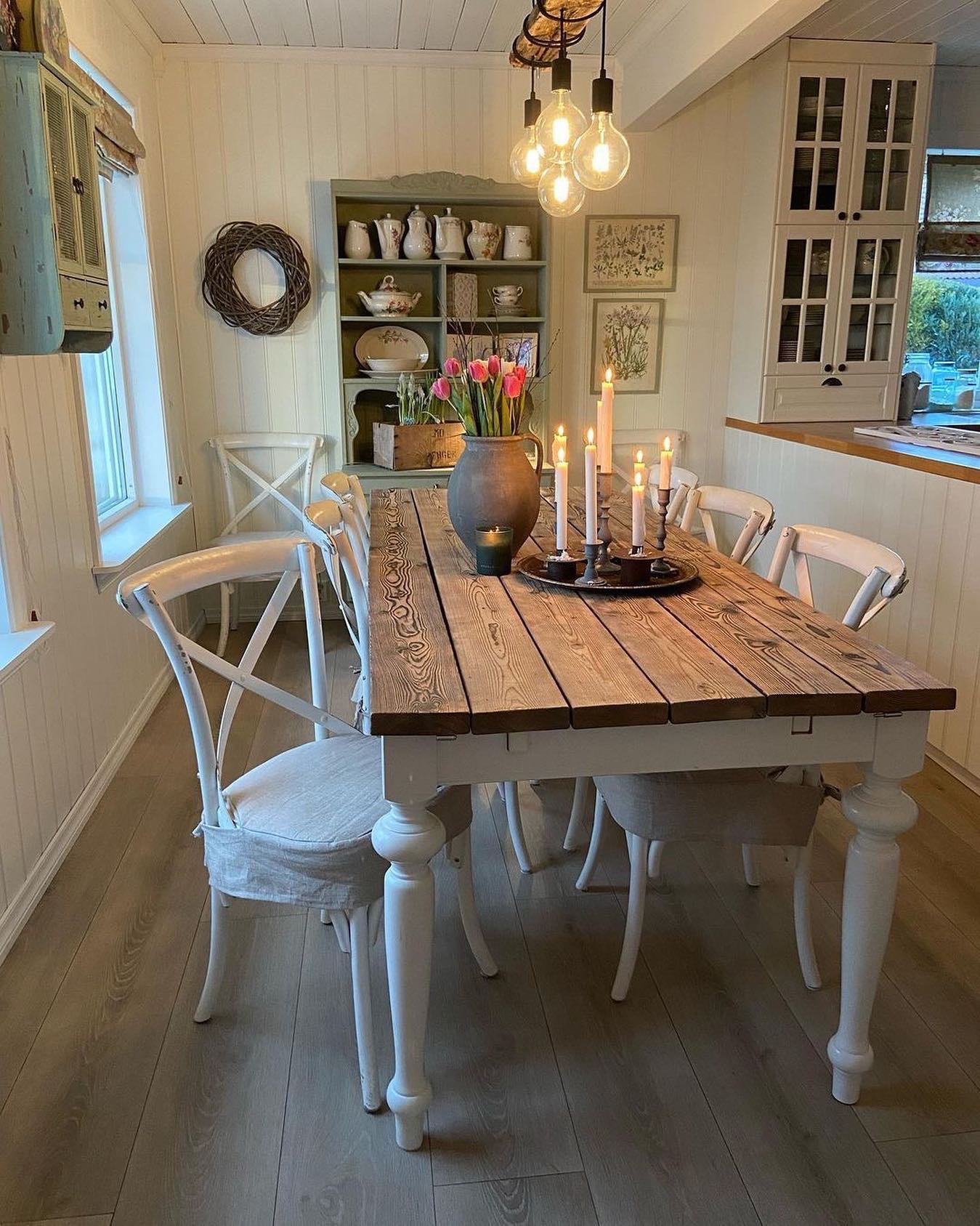 The Farmhouse - The heart of the farmhouse 🕯️🌷 This cozy dining nook ...