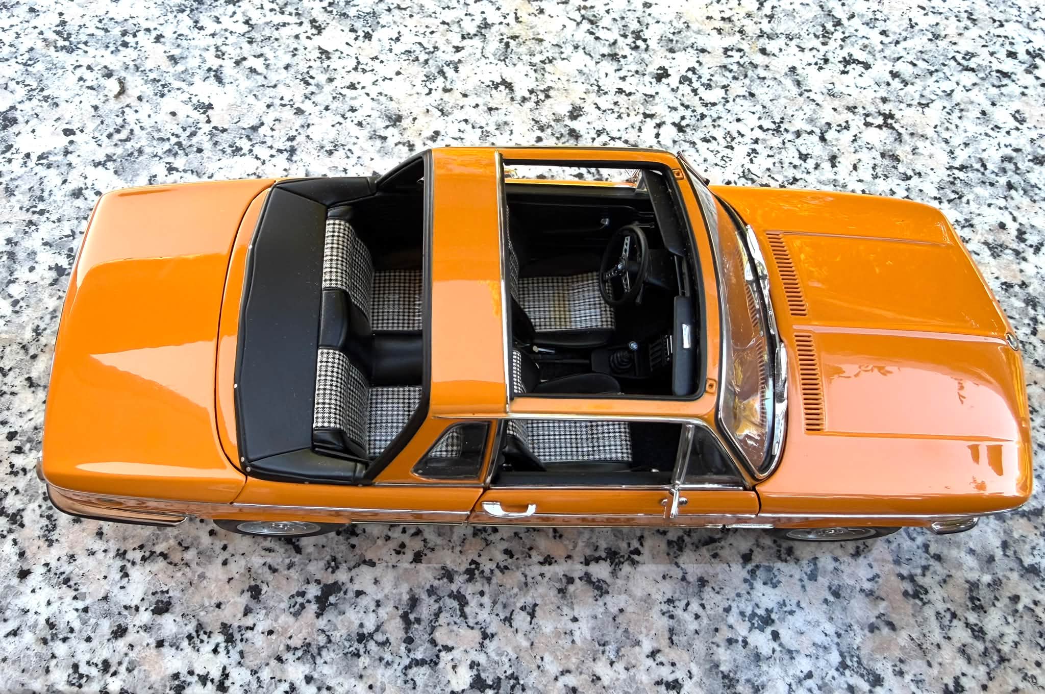 1:18 Autoart BMW 2002 Baur Cabriolet in Colorado Orange