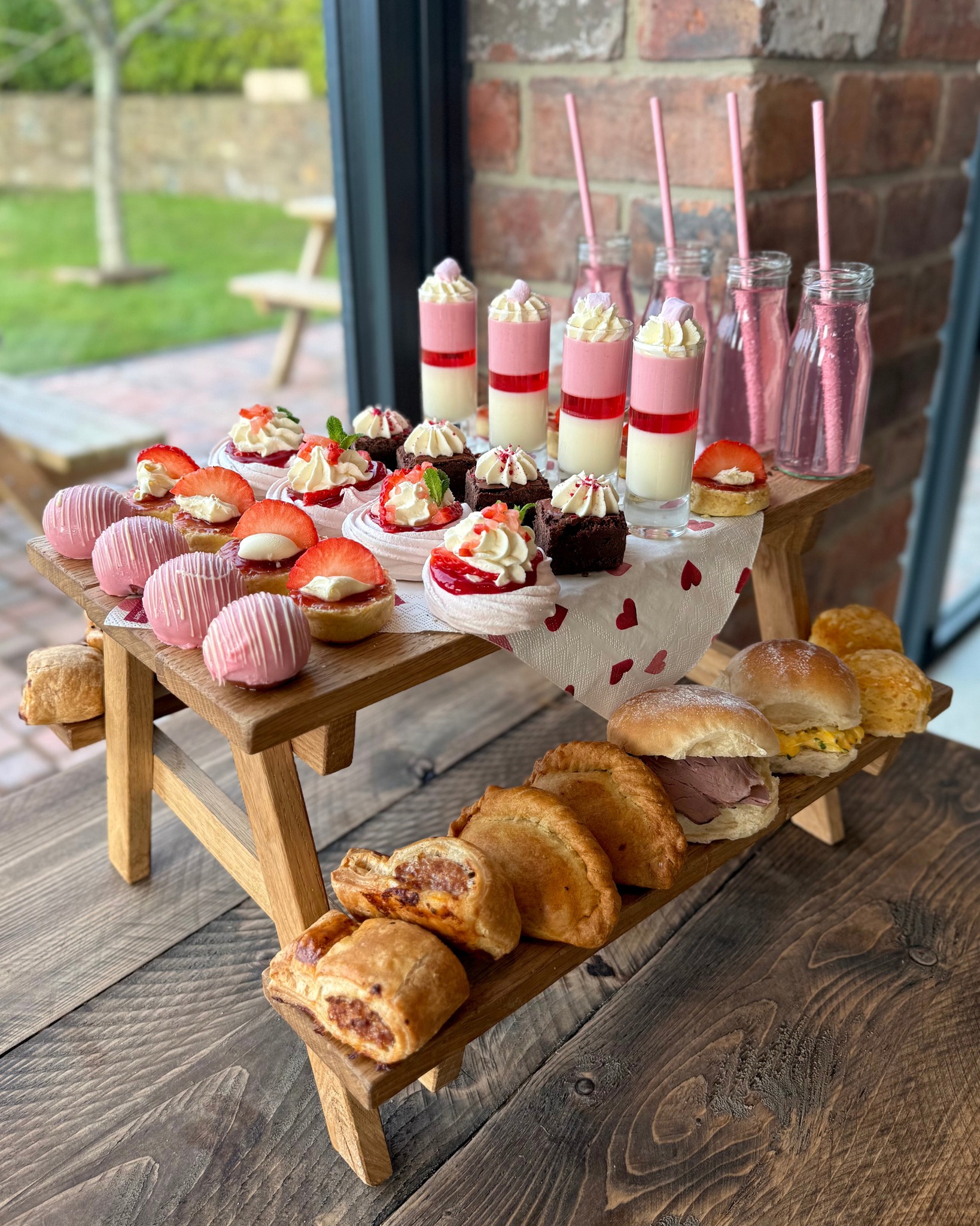 🍰 Share an afternoon tea box at Strawberry Field this Valentine's