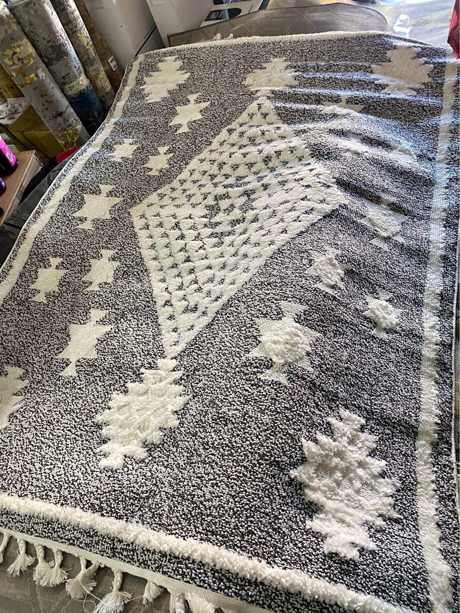 Beautiful rug - Area Rugs - Harare, Zimbabwe | Facebook Marketplace ...