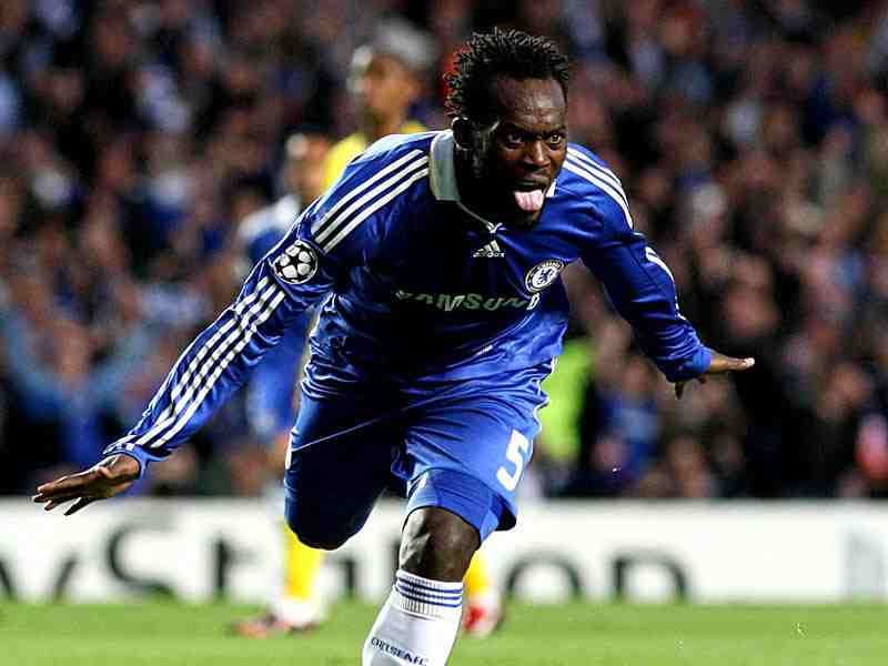 🇬🇭 Ghana legend Michael Essien got a signed jersey from Luka