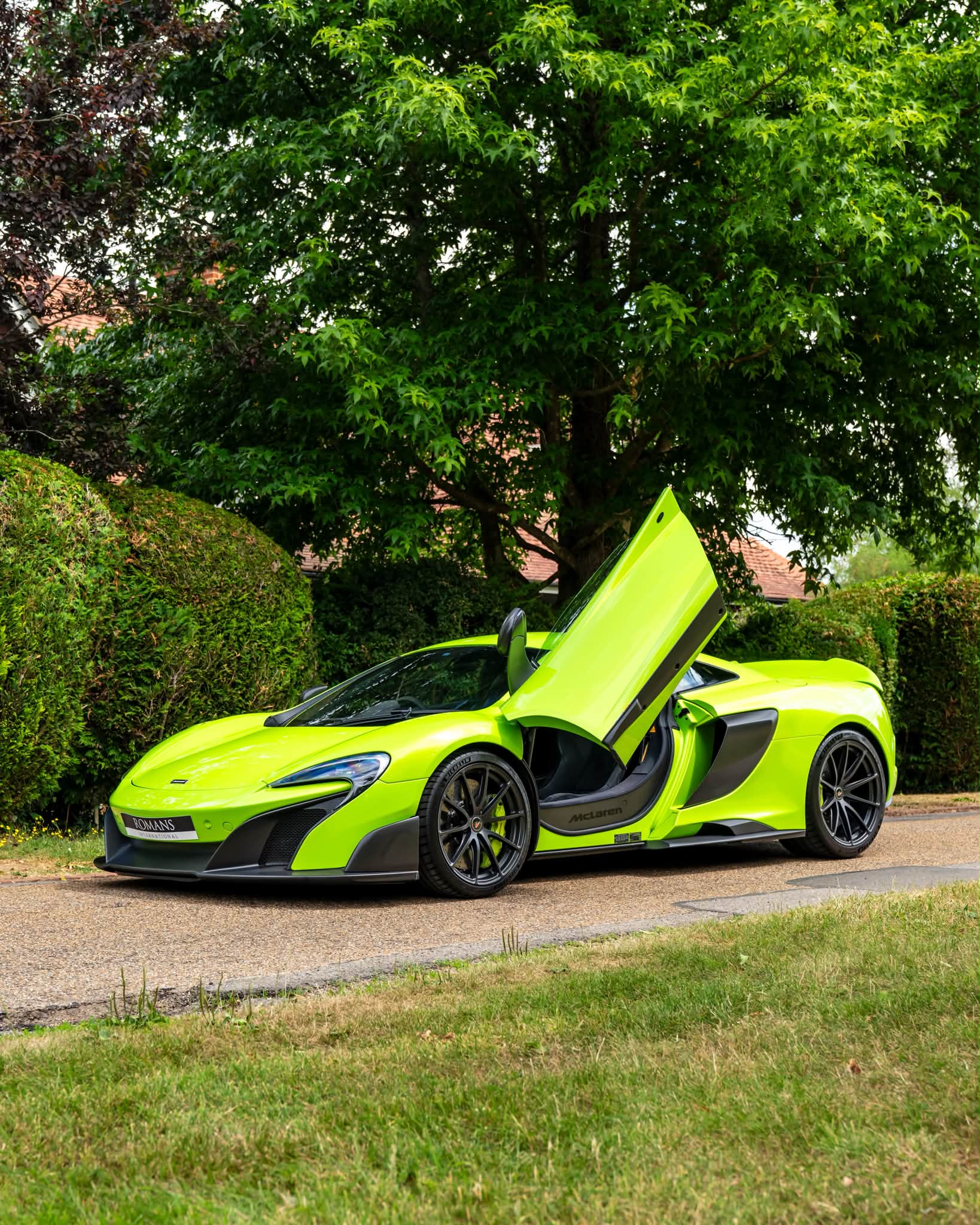 グリーンウッディ　実生 Another McLaren 675LT joins the Romans showroom. Finished in