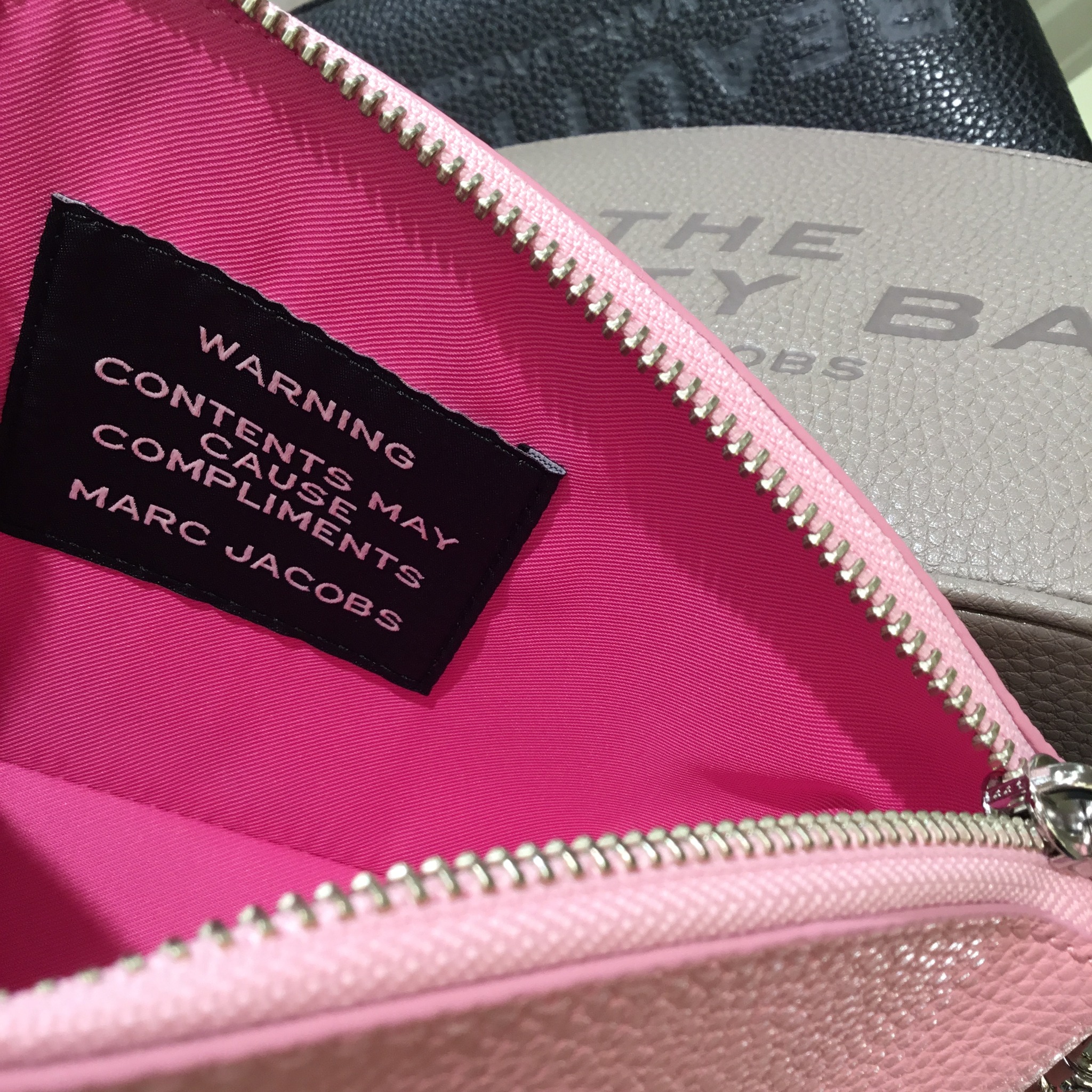 マークジェイコブス＞THE BEAUTY BAG THE TOTE BAGのシリーズから