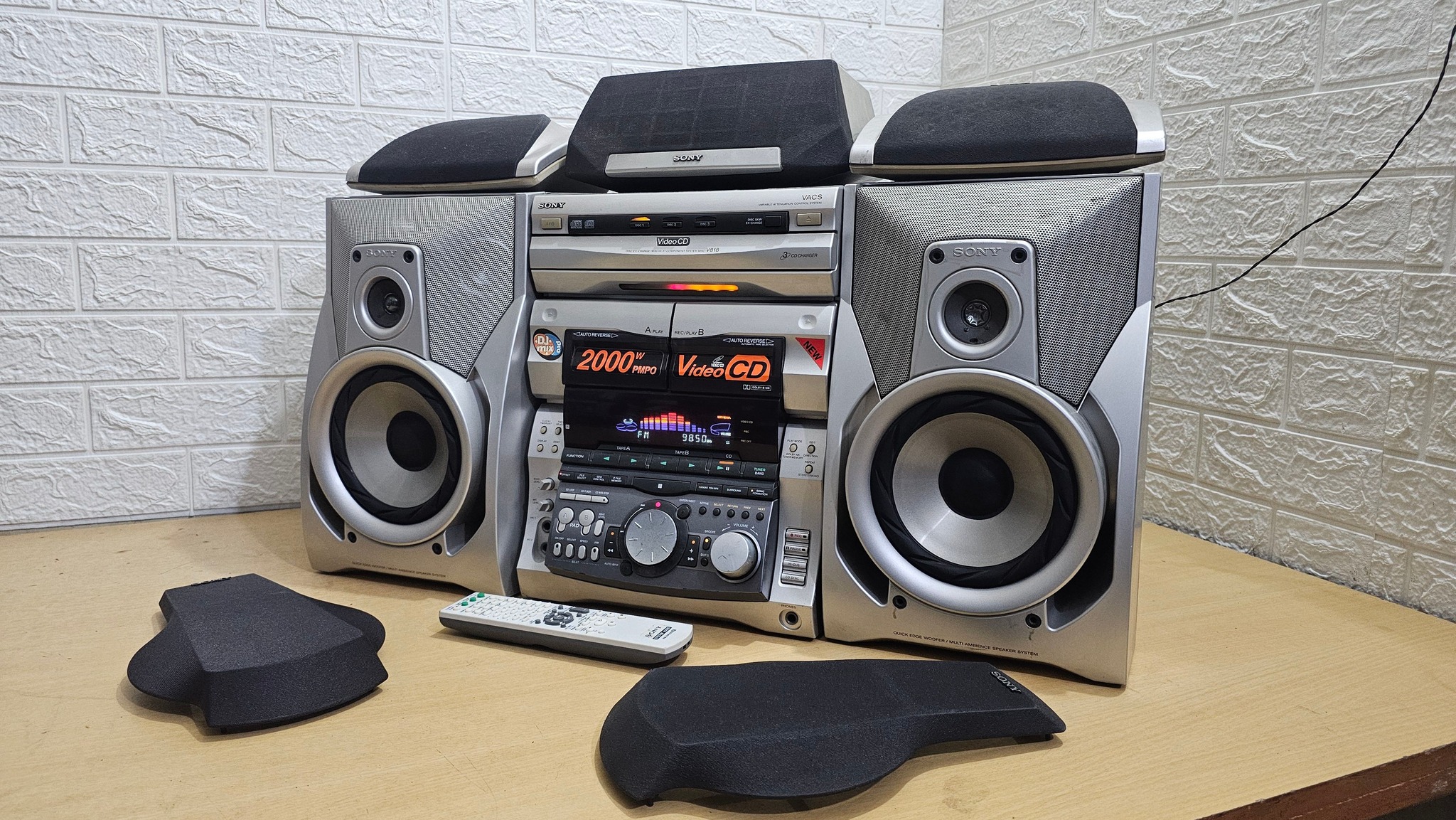 Sony mhc-v818 Tokyo Japan. SOLD OUT GENTLEMAN