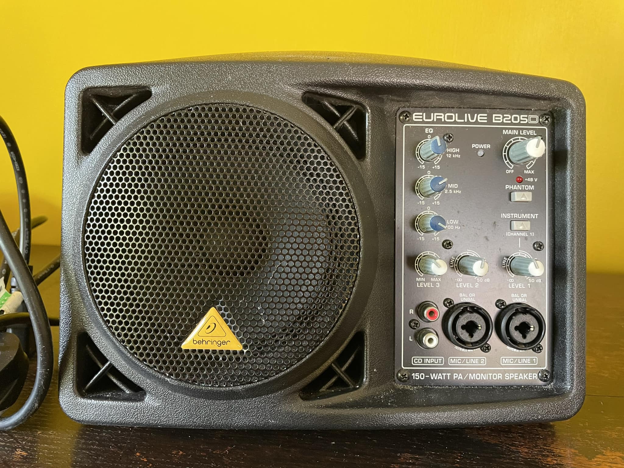 EUROLIVE B205D Behringer 205D unboxing
