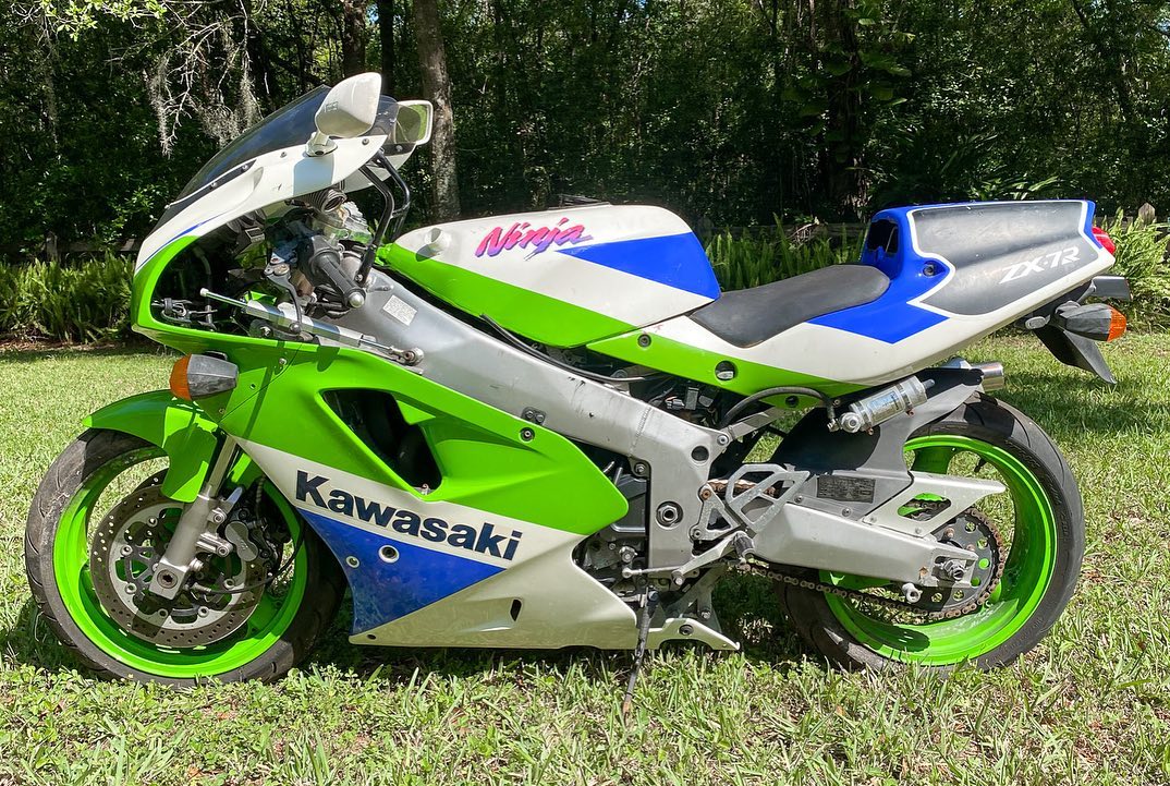 Restoring 1992 Kawasaki ZX7J alongside new 2024 Ninja