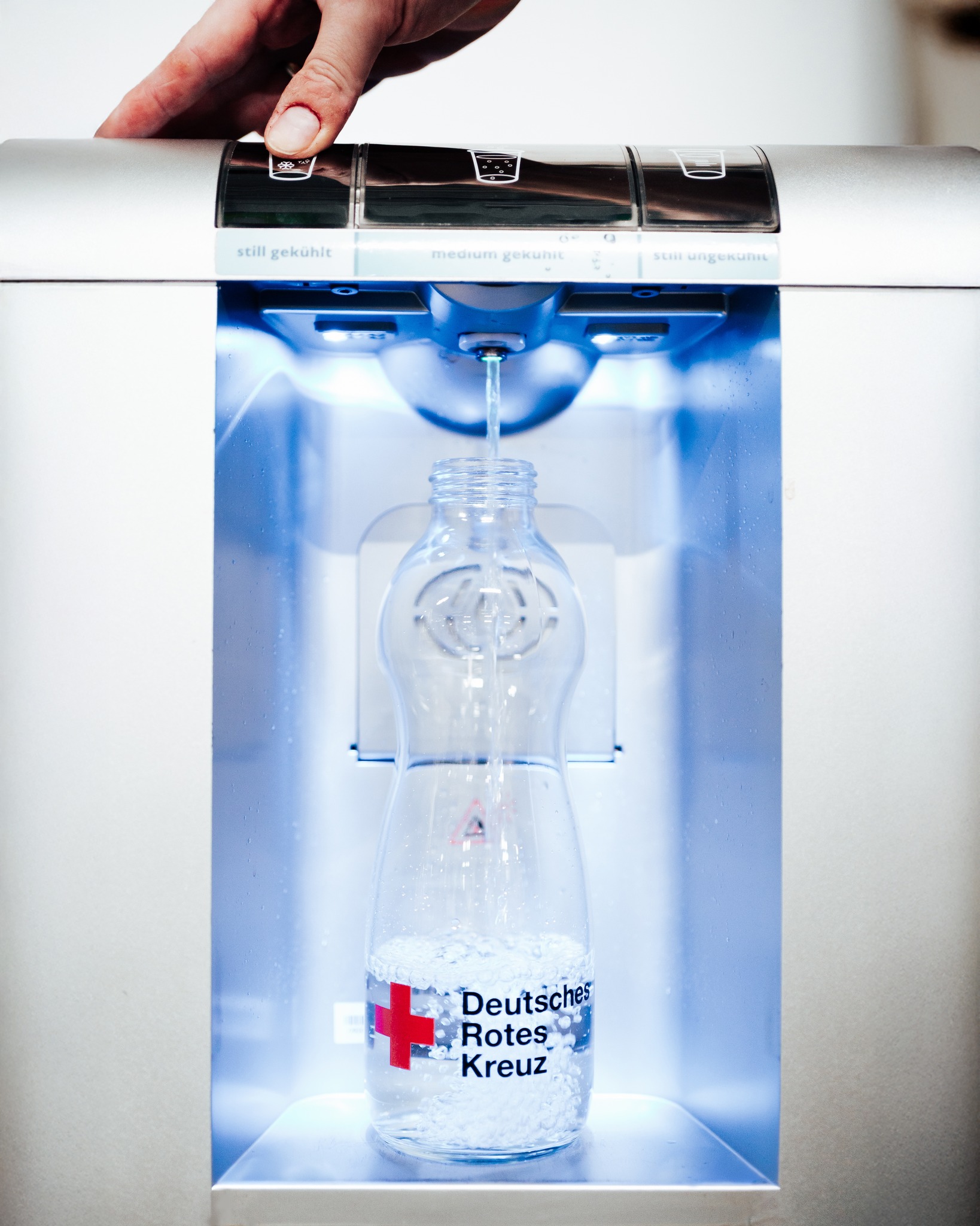 💧 Form folgt Funktion – worauf es bei Flaschen für Wasserspender wirklich ankommt... Wasserspender sind längst fester Bestandteil moderner Arbeitswelten. Doch erst mit der passenden Flasche wird das Nutzungserlebnis rund. Was auf