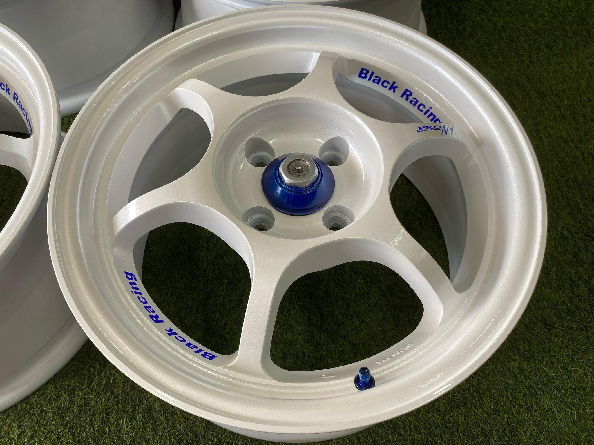BLACK RACING PRO-N1 15×5.5 4h pcd100 4本 BLACK RACING PRO-N1 15