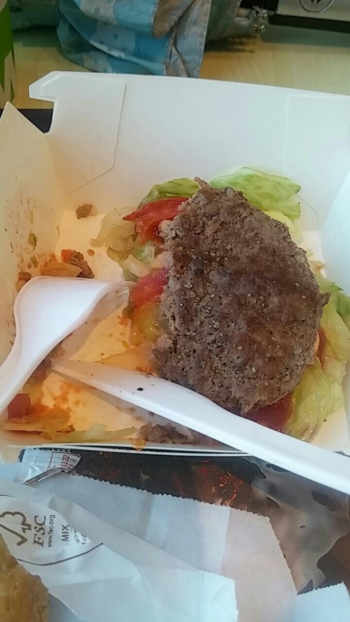 貝拉的根治飲食 下午外出麥當勞這家位在民間鄉的麥當勞很棒 滿足我的需求除了美國培根牛肉起司漢堡不加麵包 Facebook