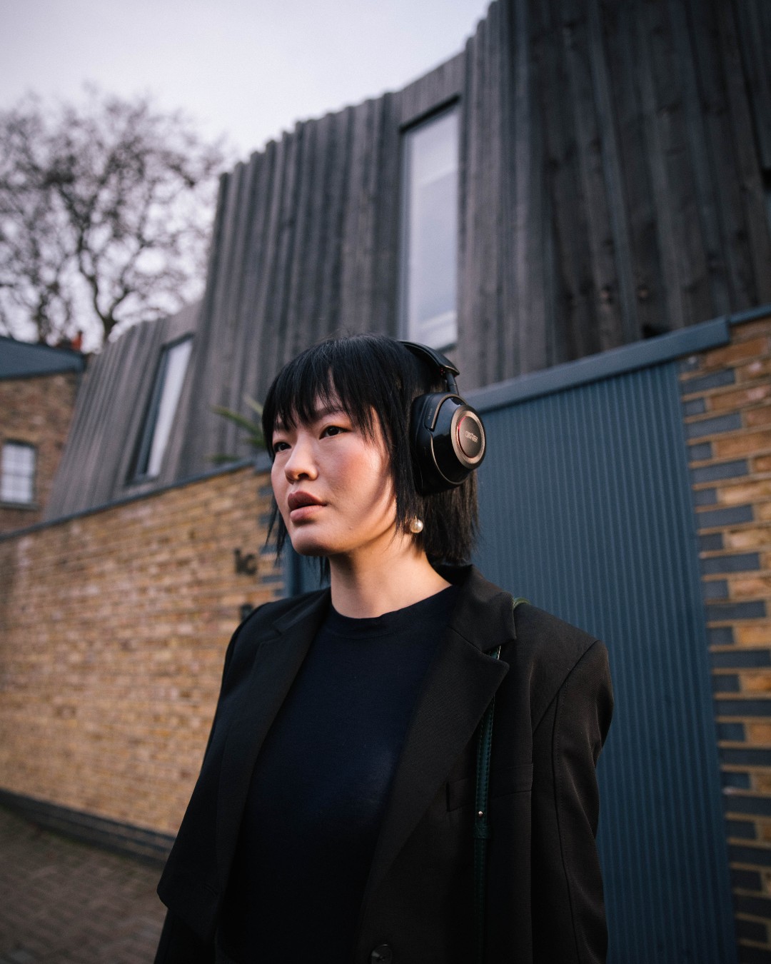 Review of Mark Levinson No. 5909 Wireless Audiophile Headphones