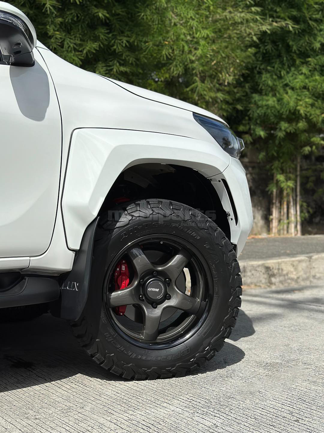 🔥 Bradley DT1 with Bradley Center caps 🔥 Installed on Toyota Hilux GR-S ...