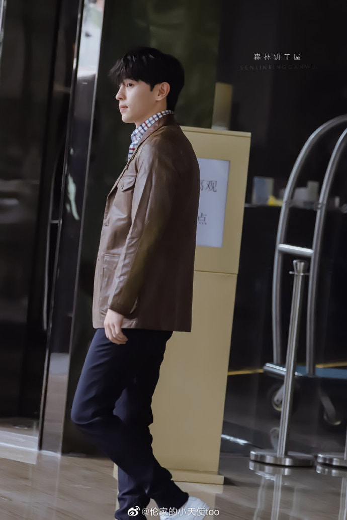 鄧倫（Deng Lun）邓倫 昔の直筆サイン 在庫処分セール4 鄧倫（Deng Lun）邓倫 昔の直筆サイン 在庫処分セール4 Deng Lun 邓伦