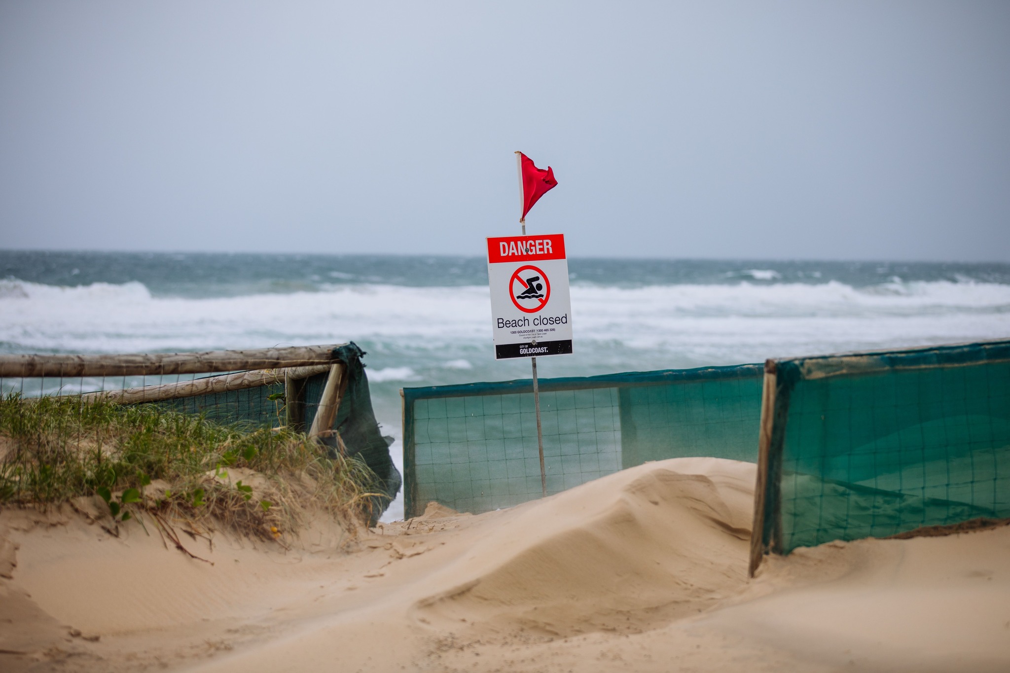City of Gold Coast - 🌊 BEACHES REMAIN CLOSED 🌊 Please stay off the ...