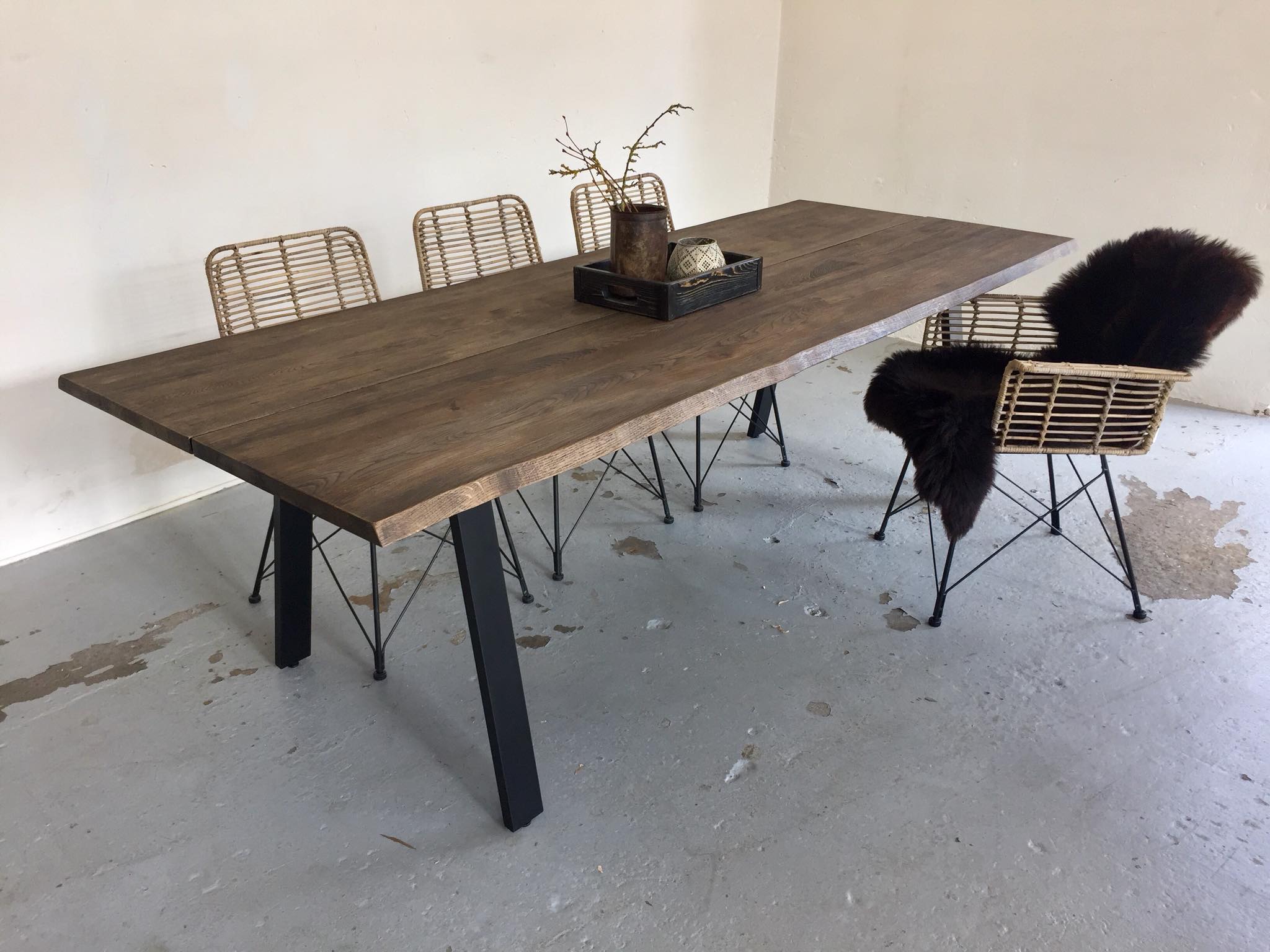 Casa-Nordic - Plankebord i mørk oileret massiv egetræ...... | Facebook