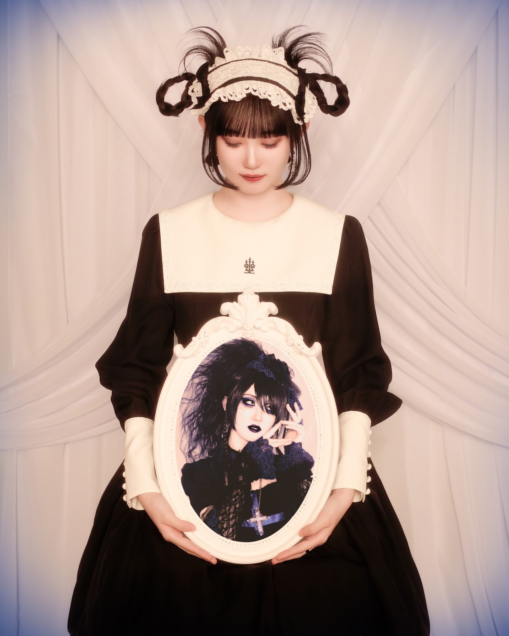 Moi-meme-moitie's online salon transforms artists into elegant gothic
