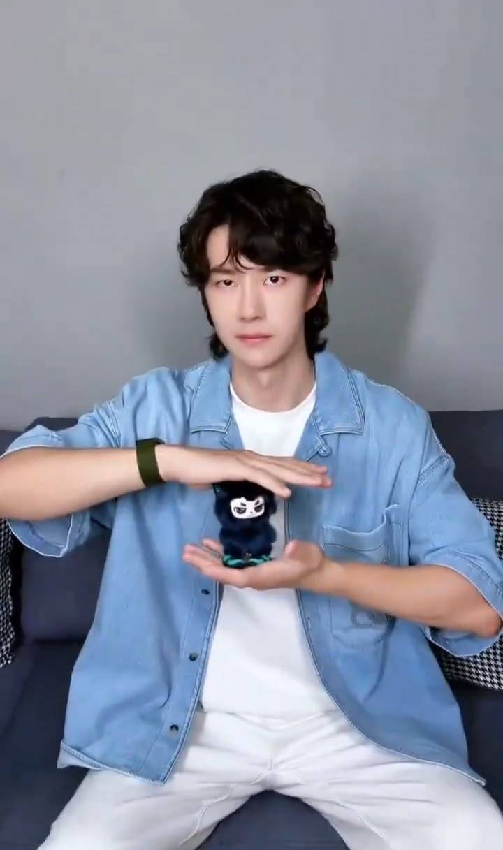 Good Afternoon/Evening EveryOne🫶🥰 WangYiBo王一博UNIQ王一博