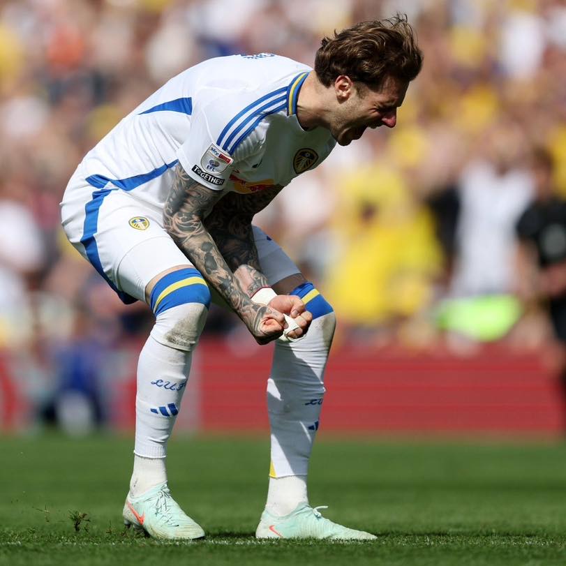 He gives everything every game,... - Leeds United Updates. | Facebook