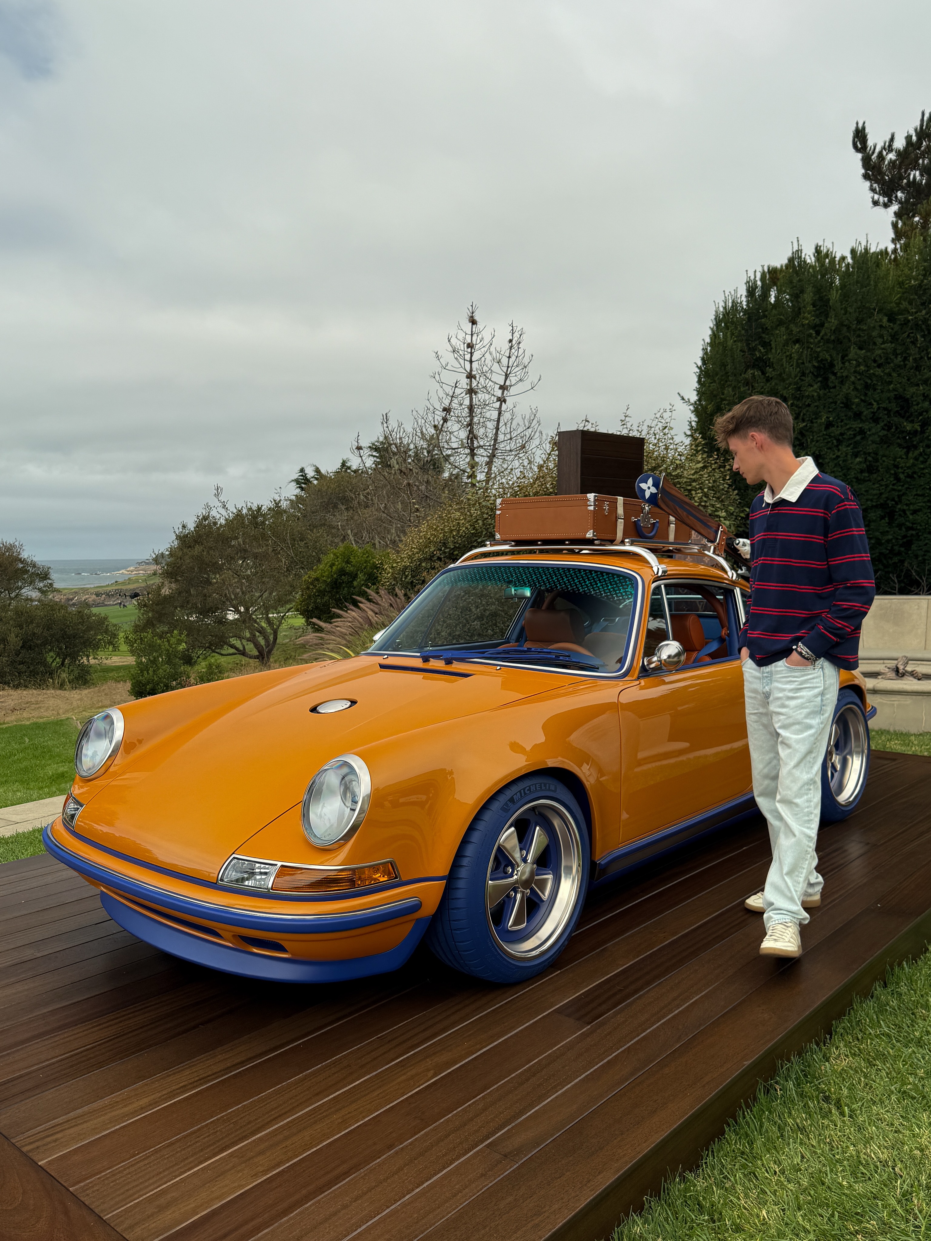 LOUIS VUITTONVIP限定 ノベルティ− しおり　未使用ですが劣化有り Louis Vuitton x Singer 911 details at Pebble Beach