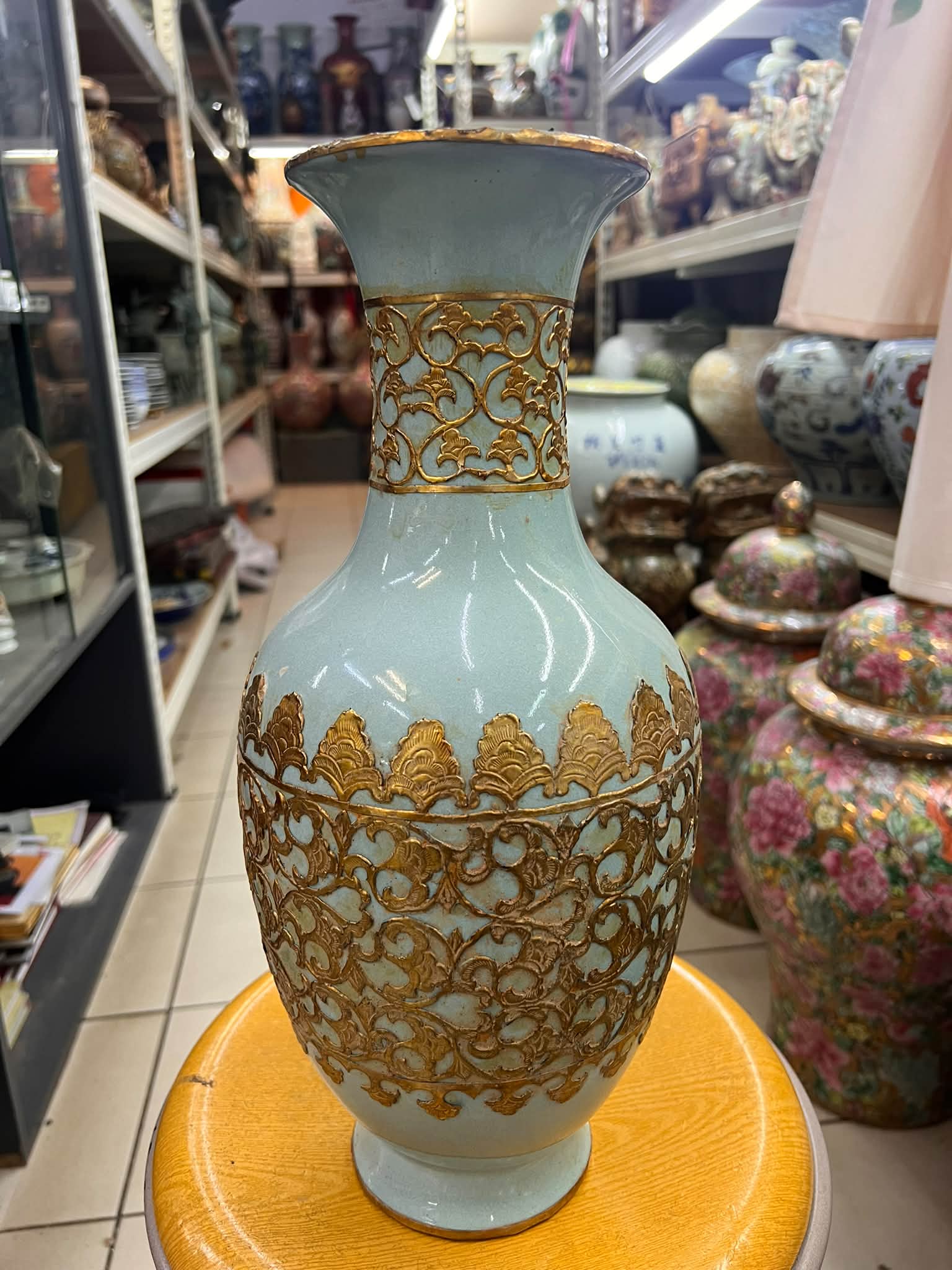 👉青釉铜缠枝纹花瓶RM258 看图片
