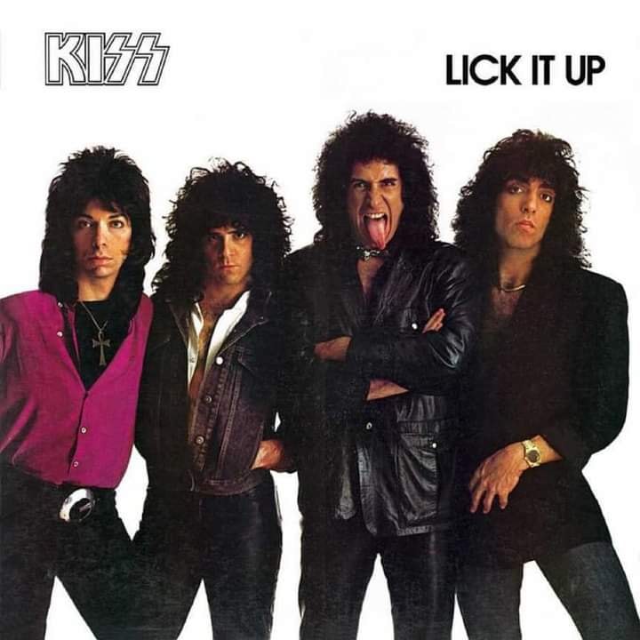 KISS Lick It Up 1983-84ツアーパンフレット ヨーロッパ版 On September 18, 1983: Kiss released the album 