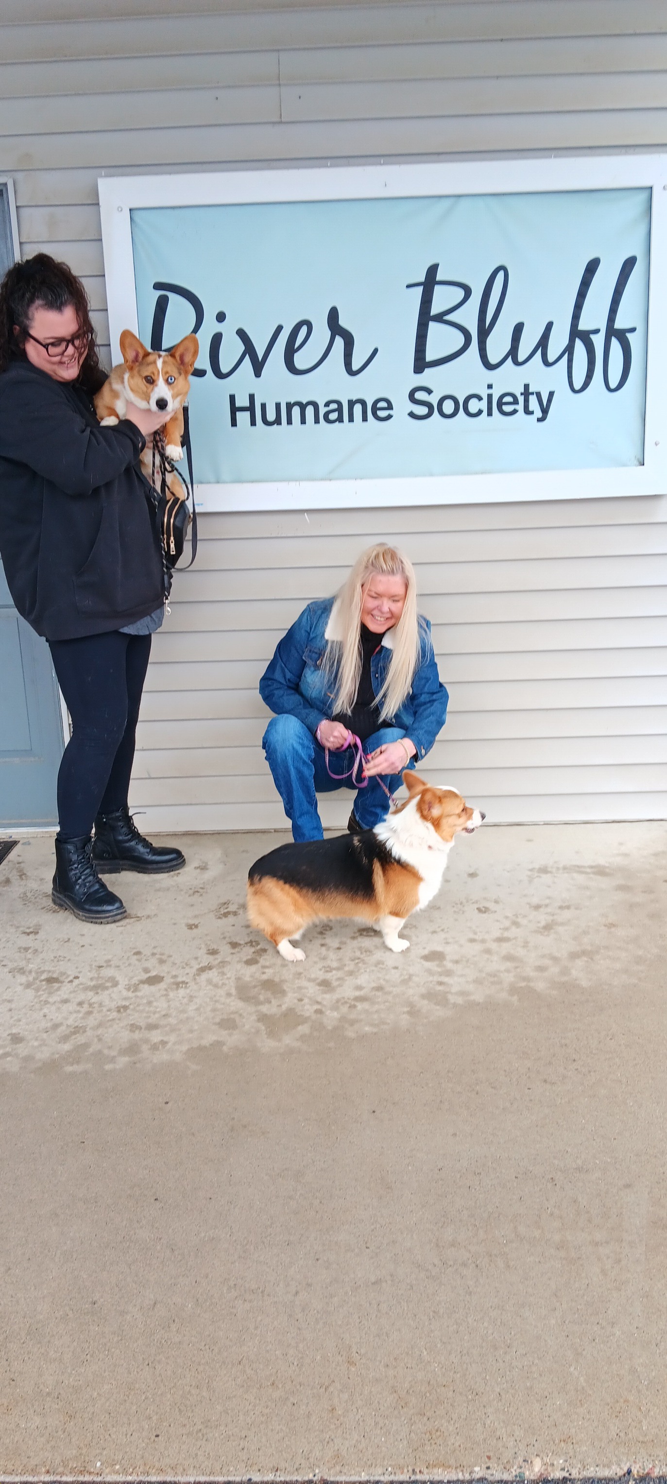 River - Happy tails to Sara Lee who is headed to her new home today 💖🐾 ...
