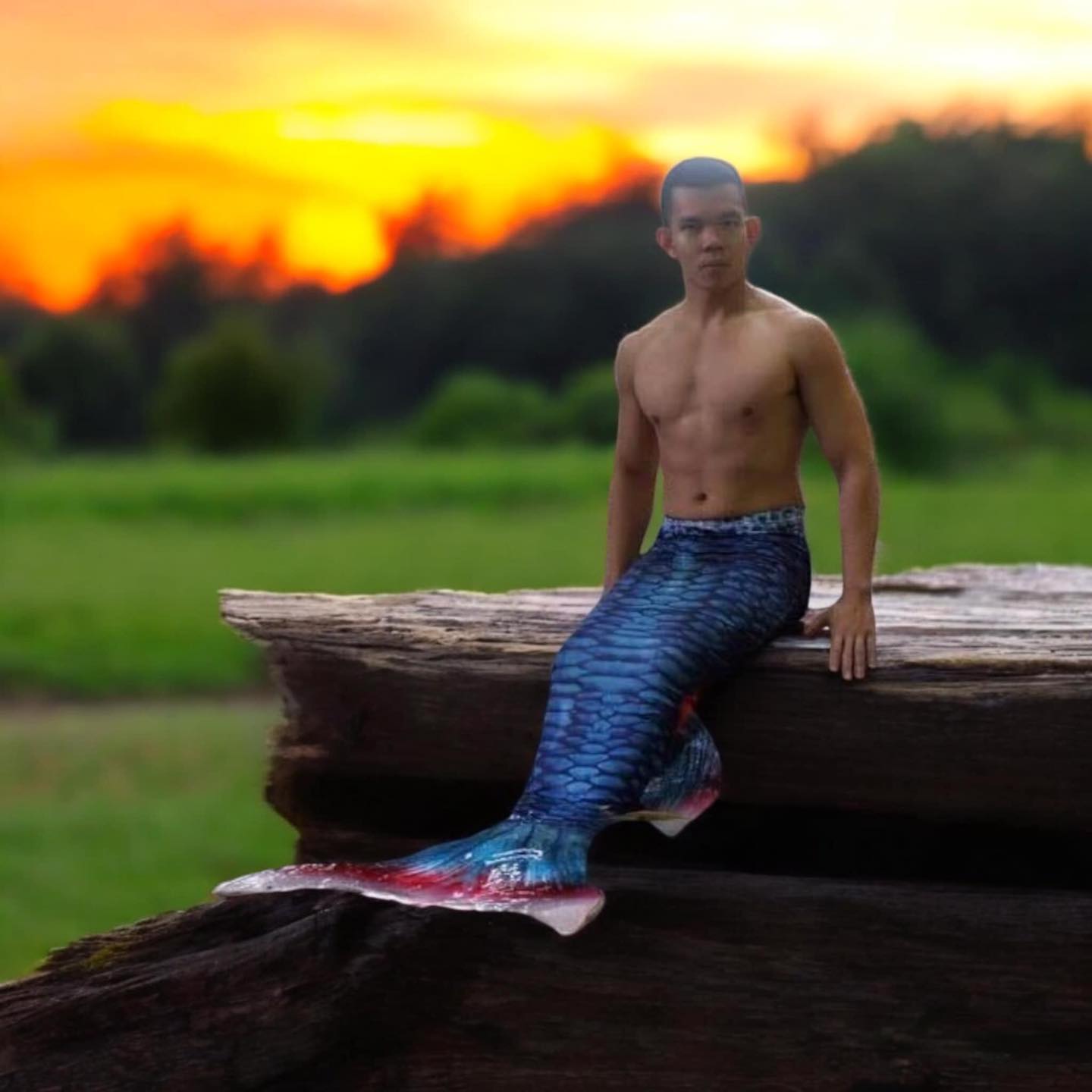 ฟ้าแดงใครใส่ก็ปัง เพราะความชอบ... - หางนางเงือกราคาถูก Merman | Facebook