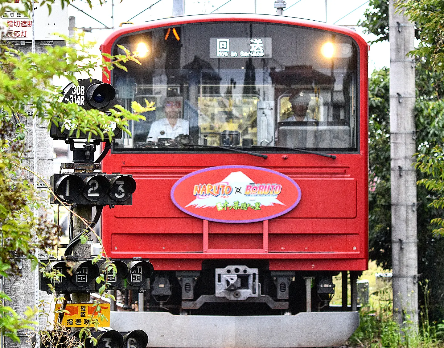 高崎車両センター所属の211系で、前面の行先方向表示が唯一の幕車で