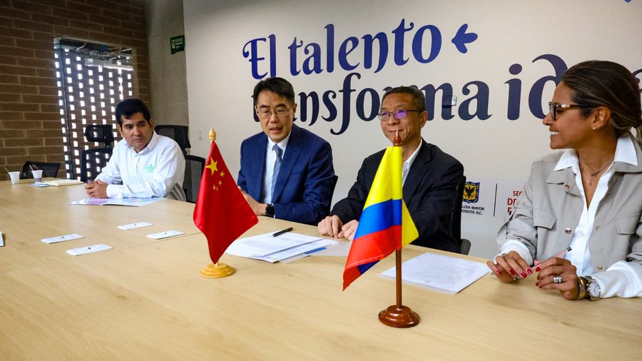 MOU de cooperación🇨🇳🇨🇴😊😊... - Embajada de China en Colombia | Facebook