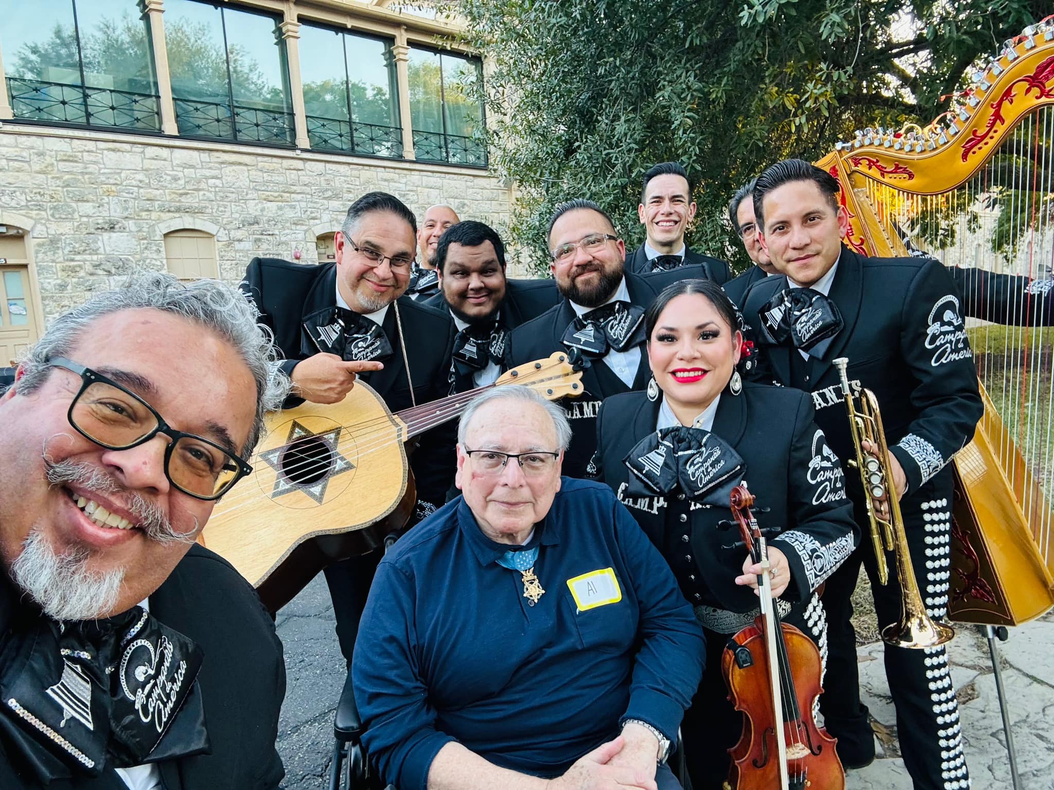 Tonight we were honored to... - Mariachi Campanas de America