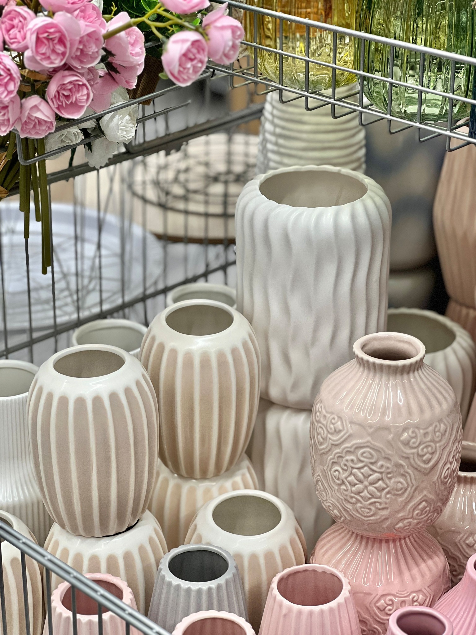 Hast du auch Lust auf neue Vasen und Kunstblumen? 🌸 Dann ist das dein Zeichen jetzt mit deiner myKiK-Vorteilskarte zu uns zu kommen und diese Woche den Preisvorteil von 15% auf alle