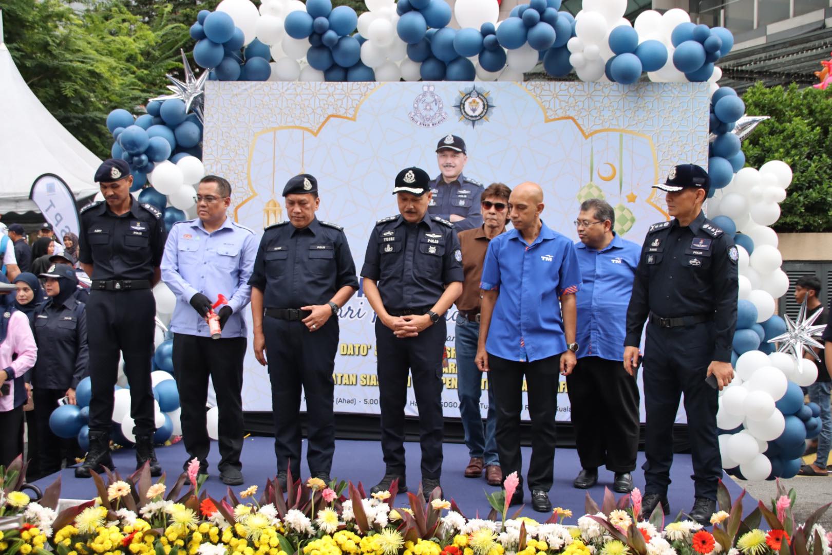 Polis Diraja Malaysia ( Royal Malaysia Police ) - Dari kiri... Dato ...