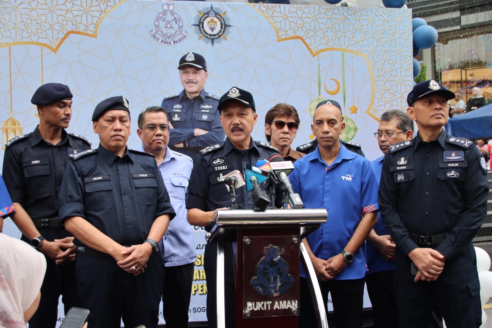 Polis Diraja Malaysia ( Royal Malaysia Police ) - Dari kiri... Dato ...