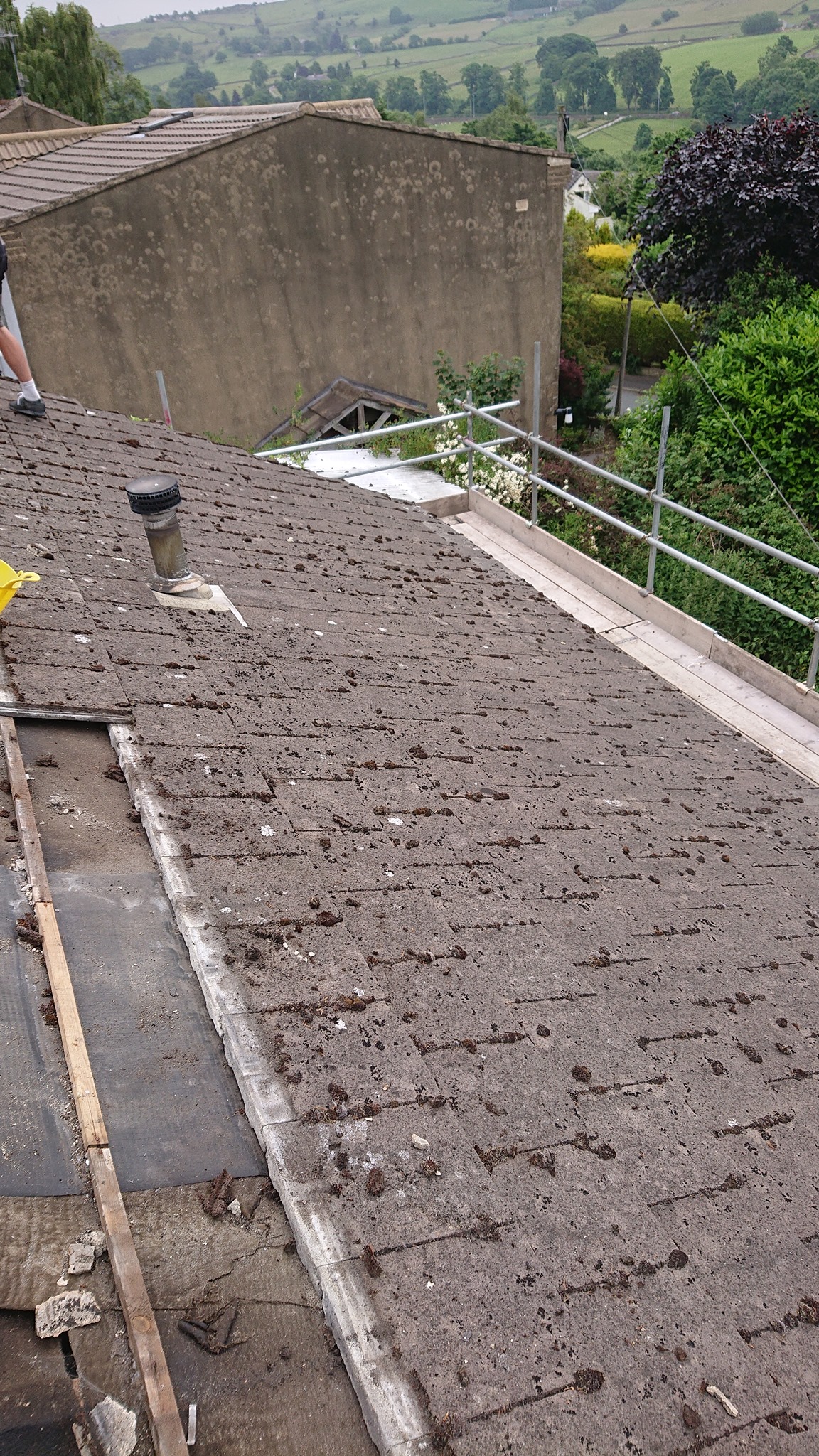 BD roofing - New Condron tiles installed in grey, New...