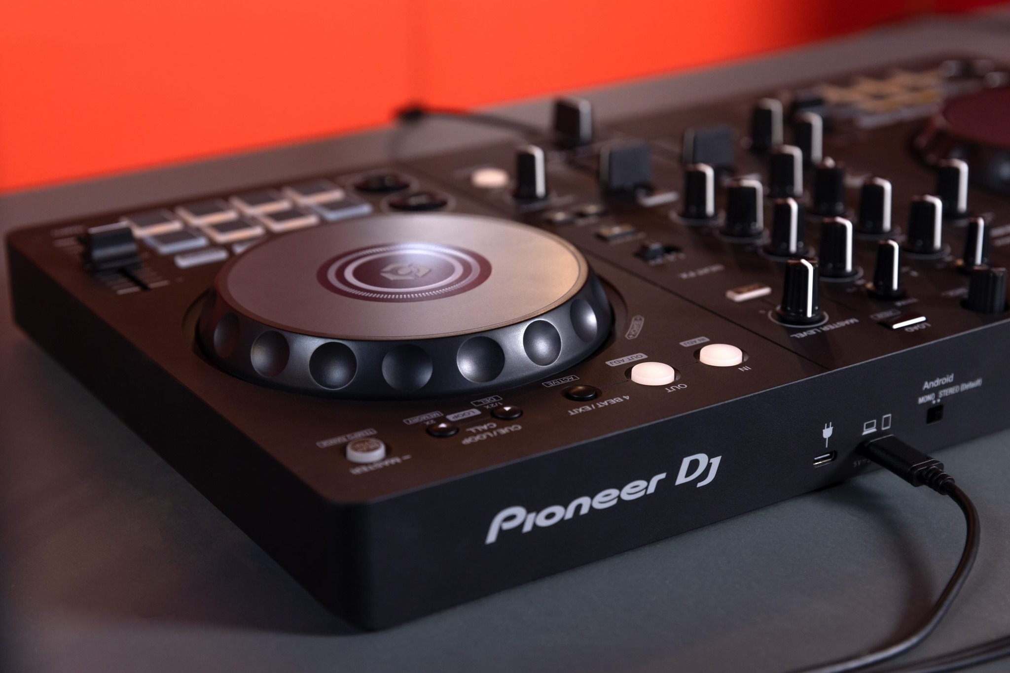 How to connect Pioneer DDJ 400 to iPad or phone using Apple multi