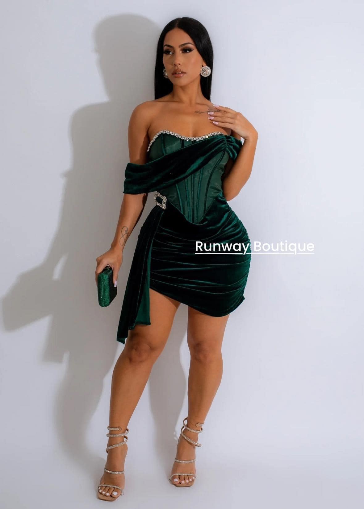 Runway Boutique - 💚🤍 ️ MODELOS DISPONIBLES 💚🤍 ️ MÁS...