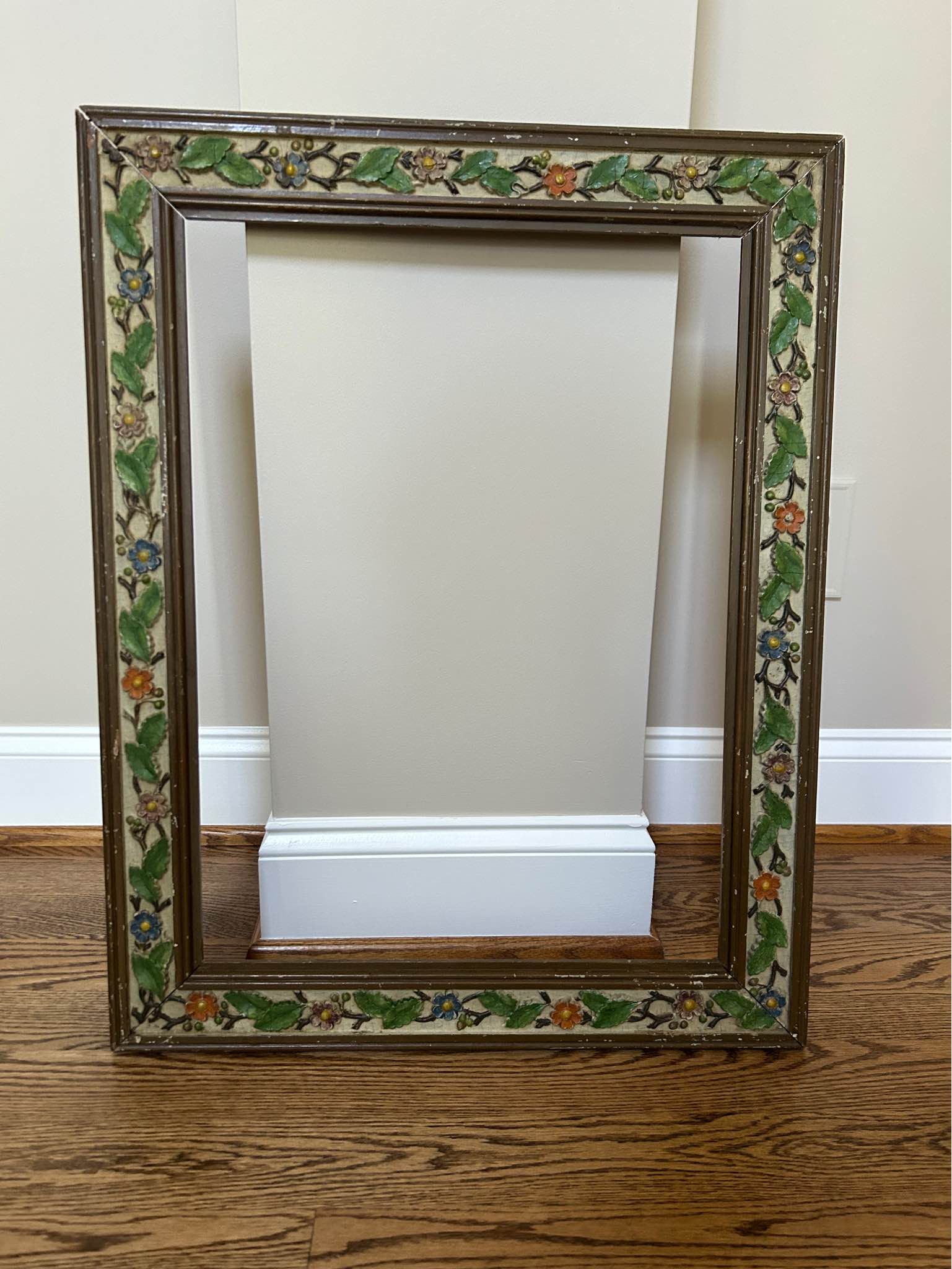 This vintage ornate, brass picture ￼frame with a Lacy appearance