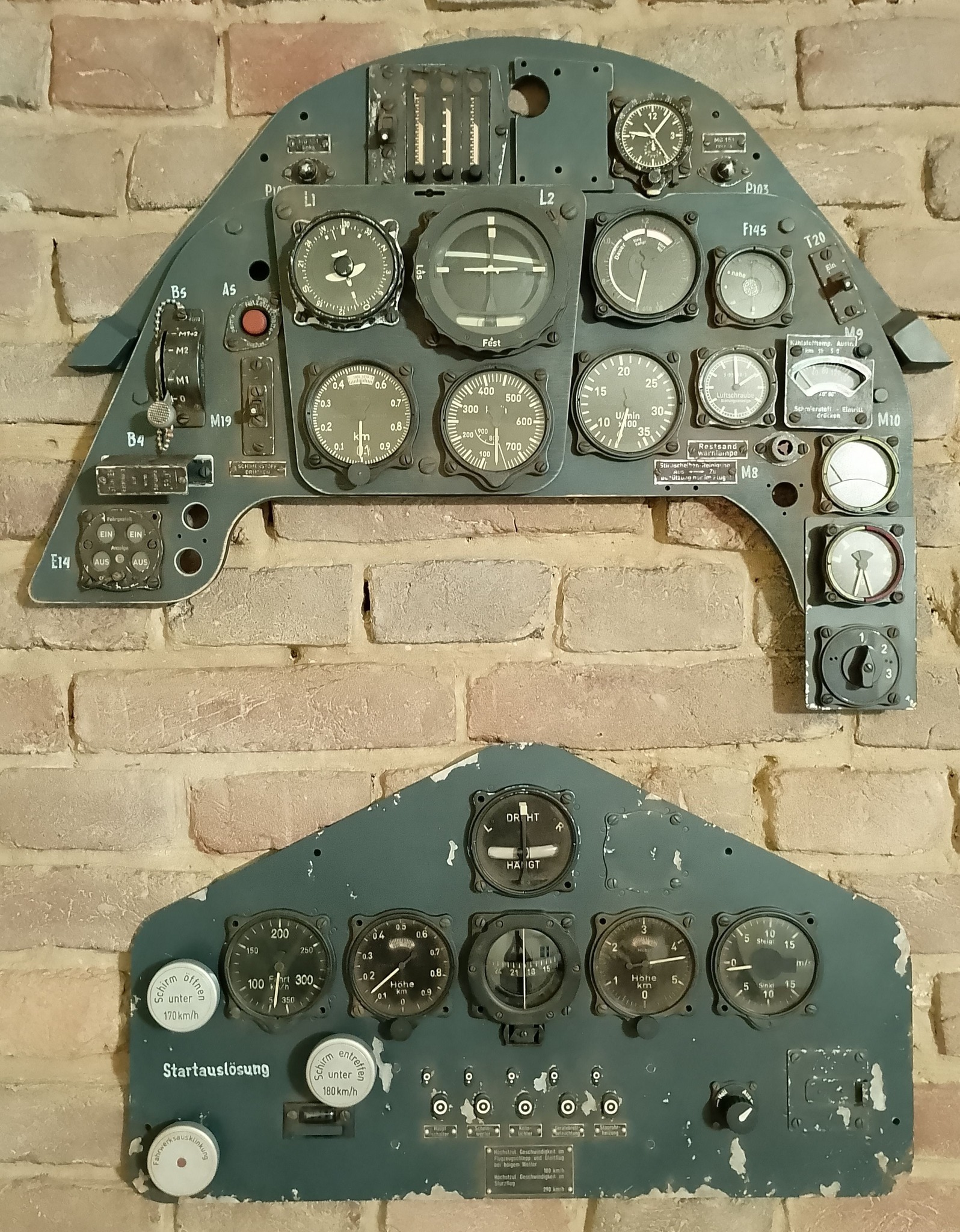 Luftwaffe - Compare the sizes of the Bf 109G and DFS 230 instrument ...