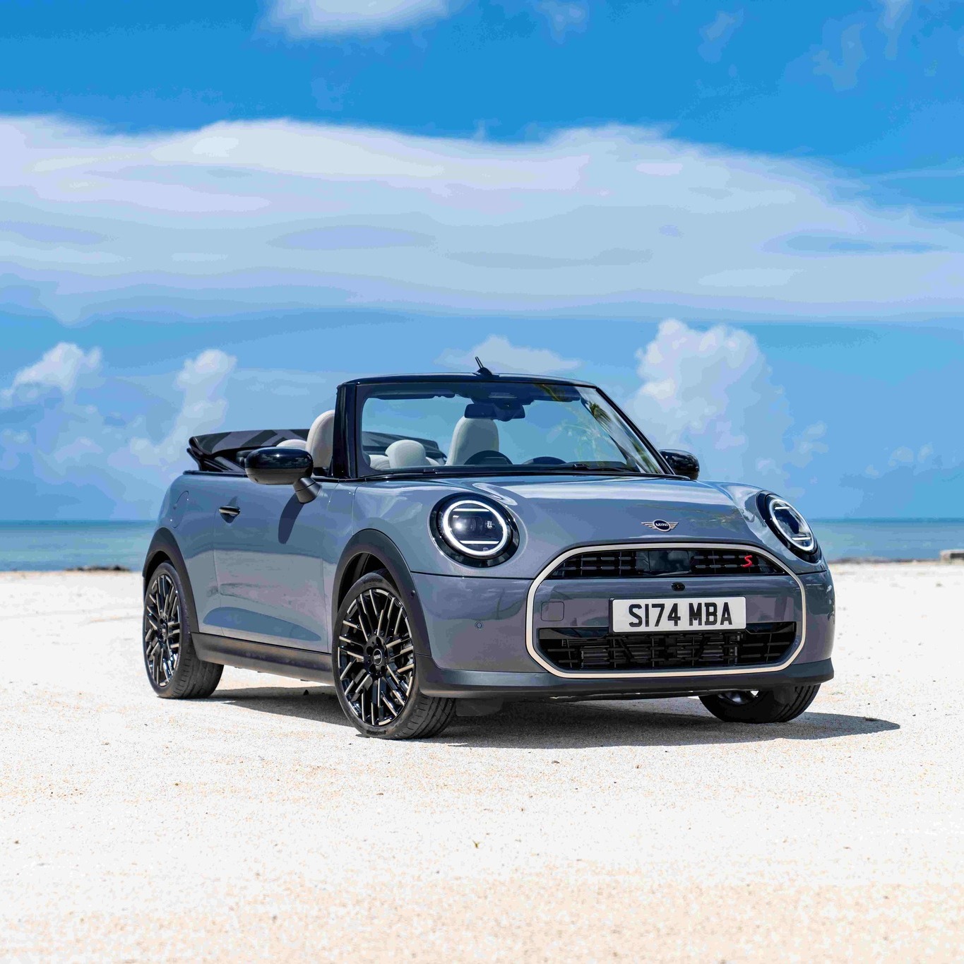 MINI - 全新世代MINI依然耀眼，新勢力正式亮相🌟 【亮點搶先看】 🏎MINI John Cooper... | Facebook